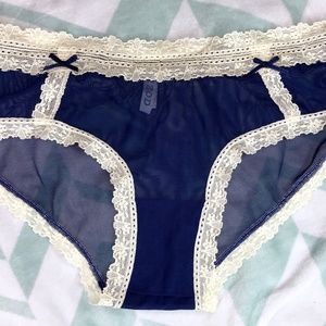 NEW IZOD Navy and Cream Lace Mesh Bikini Size Medium Panties